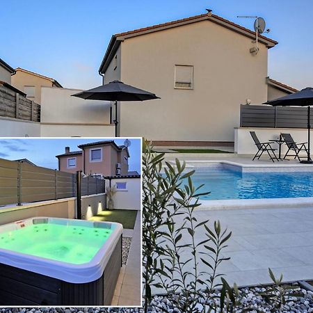 Casa Tara Three-Bedroom Holiday Home PUY 외부 사진